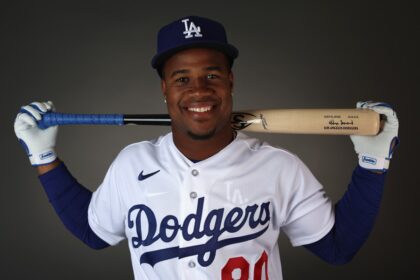 Eddys Leonard firma con Milwaukee Brewers tras paso por Dodgers