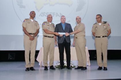 Defensa inicia pago de “Cheque Sueldo por Año” a retirados