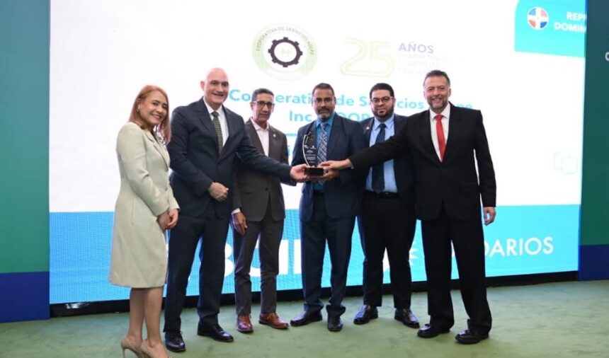 Coopadepe recibe premio BCIE por 25 años de inclusión financiera