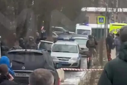 Muere niño de 10 años en ataque con cuchillo en escuela de Moscú