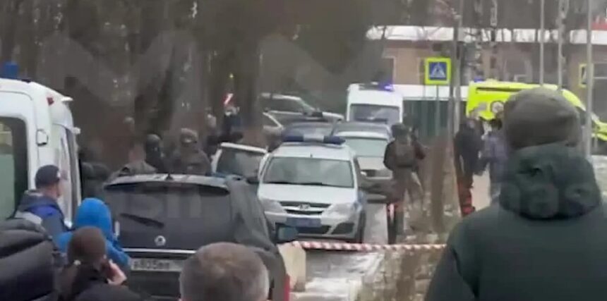 Muere niño de 10 años en ataque con cuchillo en escuela de Moscú