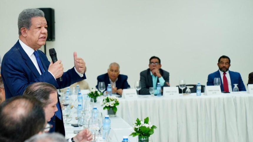 Leonel Fernández prevé alianza PLD-Fuerza del Pueblo en 2028