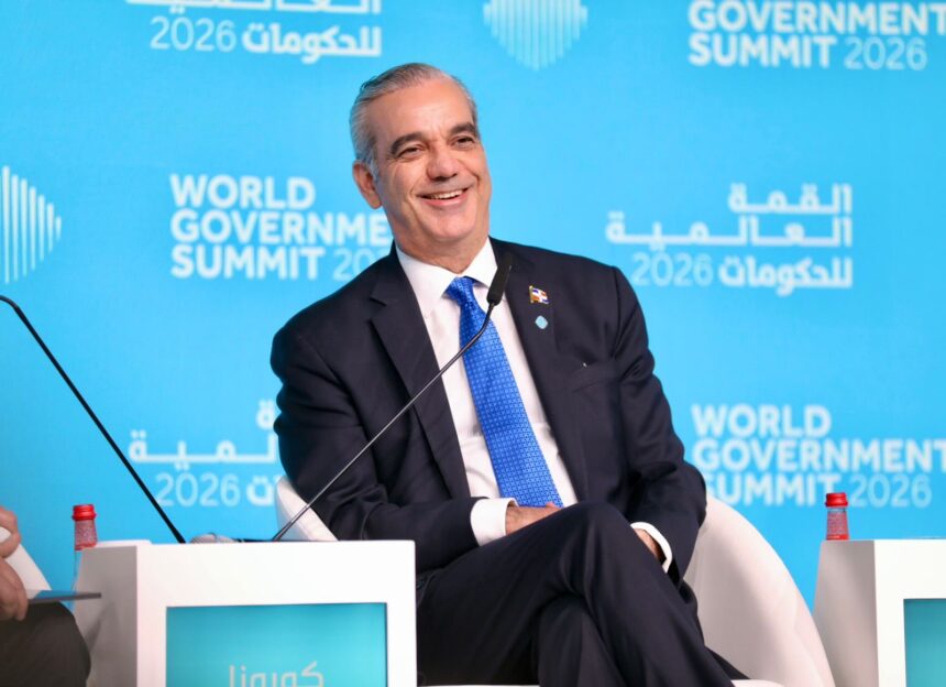 Abinader regresa tras fortalecer relaciones en Cumbre de Dubái