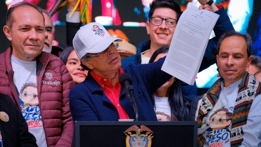 Petro decreta salario mínimo de $2 millones en Colombia para 2026