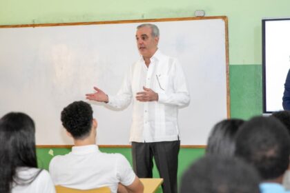 Abinader lanza plan tecnológico para empleo e inversión en RD