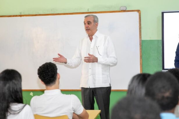 Abinader lanza plan tecnológico para empleo e inversión en RD