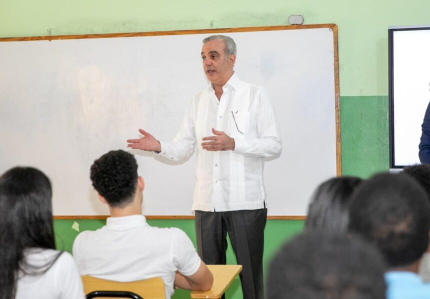 Abinader lanza plan tecnológico para empleo e inversión en RD