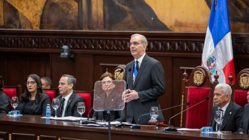 Abinader anuncia inversión récord en agua potable y saneamiento