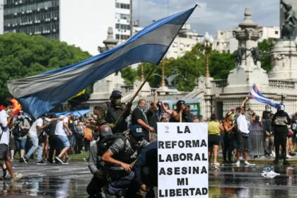 Sindicalistas convocan huelga general contra reforma laboral de Milei