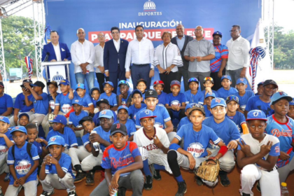 Ministerio de Deportes inaugura estadio renovado en Santo Domingo Este