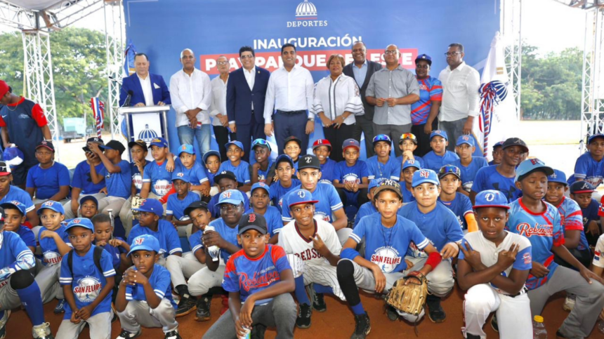 Ministerio de Deportes inaugura estadio renovado en Santo Domingo Este