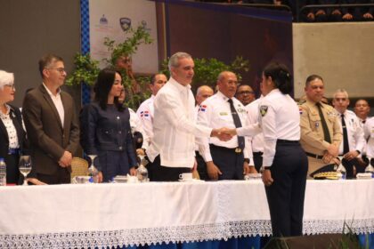 Abinader juramenta 2,421 nuevos policías bajo Reforma Policial