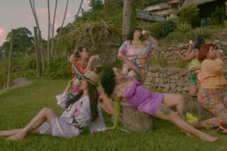 Raperas lanzan campaña “8M todo el año” contra industria musical