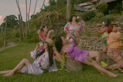 Raperas lanzan campaña “8M todo el año” contra industria musical