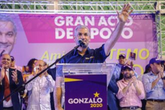 Gonzalo Castillo refuerza su equipo para la interna del PLD 2028
