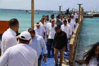Abinader inaugura muelle en Isla Catalina y lanza club de playa