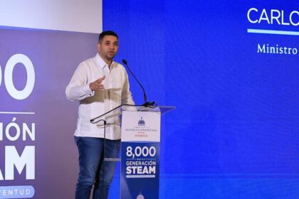 Gobierno otorga 8,000 becas STEAM a jóvenes dominicanos