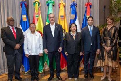 Abinader impulsa transparencia en clase magistral internacional