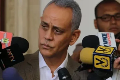 Fuerza del Pueblo alerta riesgo de alza petrolera por crisis global