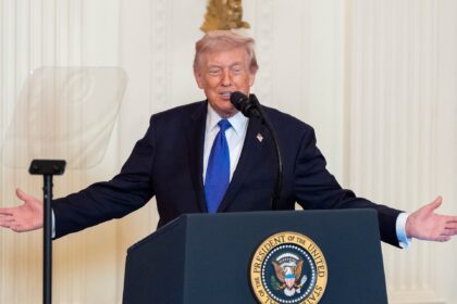 Trump prevé guerra con Irán de un mes, pero admite posible extensión