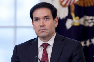 Afganistán libera a académico estadounidense tras detención talibán