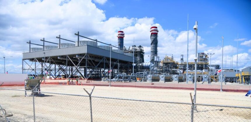 Abinader inaugura planta eléctrica de 414 MW en Manzanillo