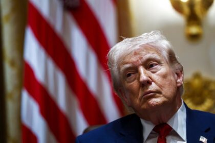 Trump anuncia avances con nuevo régimen iraní y exige abrir Ormuz