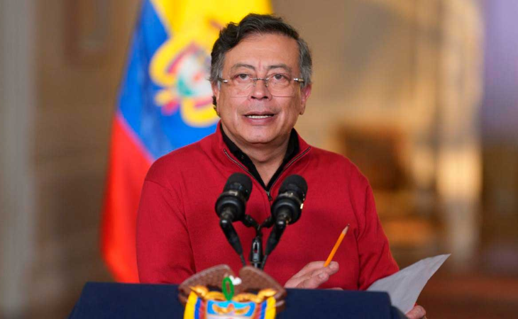 Multan a Petro por no rectificar acusaciones contra exgerente de Coosalud