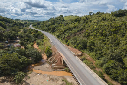 Jhonny Cabrera propone mejoras viales para turismo en noreste RD