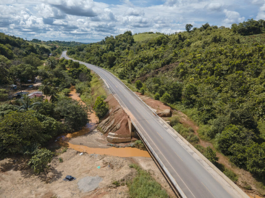 Jhonny Cabrera propone mejoras viales para turismo en noreste RD