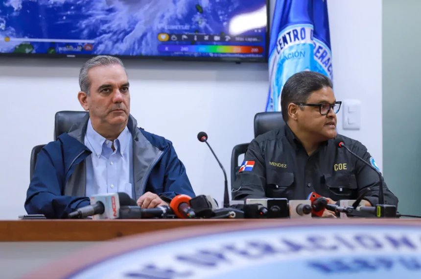 Abinader supervisa respuesta del COE ante inundaciones por lluvias