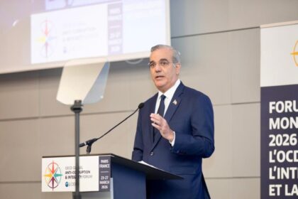 Abinader recibe plan estratégico para desarrollo de Peravia 2025-2055