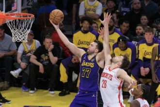 La NBA permite a Doncic optar al MVP pese a no cumplir mínimos