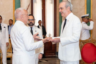 Abinader recibe a seis nuevos embajadores en República Dominicana