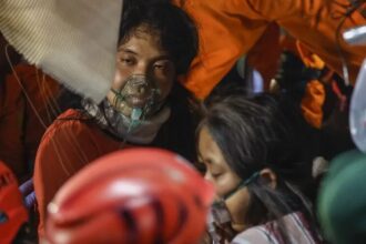 Mueren 15 mujeres en choque de tren en vagón exclusivo en Yakarta