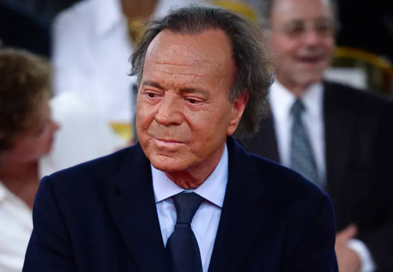 Julio Iglesias demanda a elDiario.es por reportaje archivado
