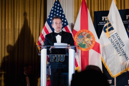 Bisonó destaca liderazgo de Abinader y avances de RD en FIU