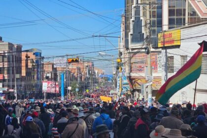 Crisis en Bolivia: masivas protestas cercan el Palacio de Gobierno