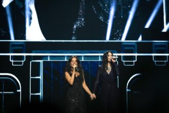 Camila Cabello sorprende a Laura Pausini en concierto en Miami