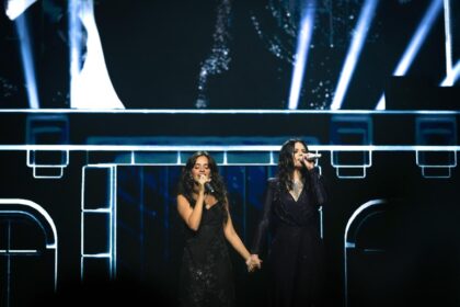 Camila Cabello sorprende a Laura Pausini en concierto en Miami