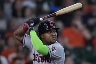 José Ramírez cerca de récord histórico de robos con Cleveland