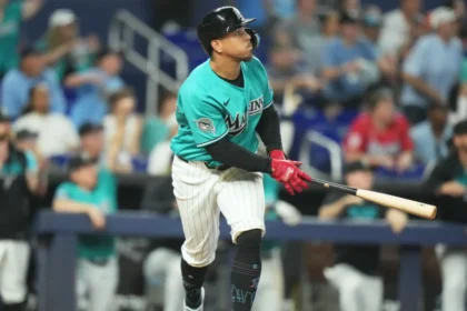 Grand slam de Hernández da triunfo a Marlins sobre Mets 4-0