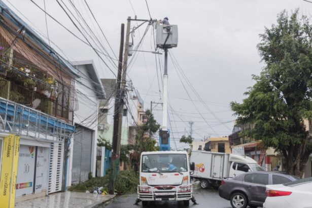 Edesur activa plan ante ciclones para asegurar energía en RD