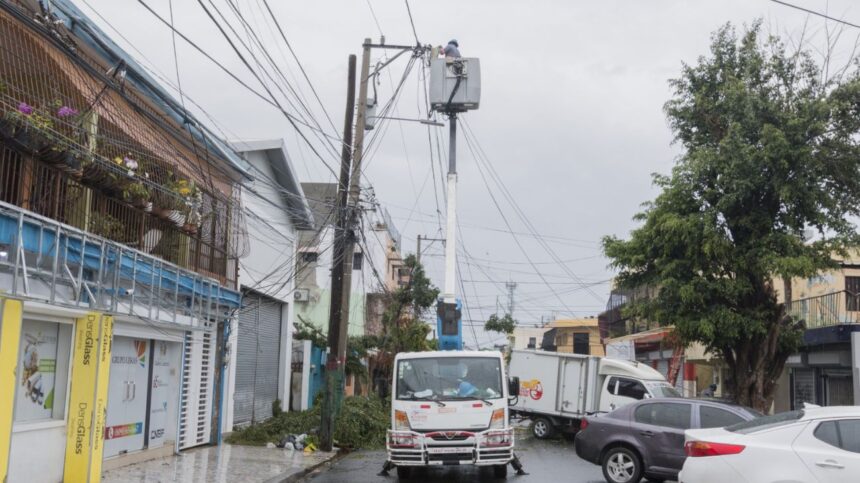 Edesur activa plan ante ciclones para asegurar energía en RD