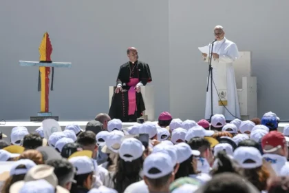 El papa León XIV concluye su visita a España y llama a la unidad