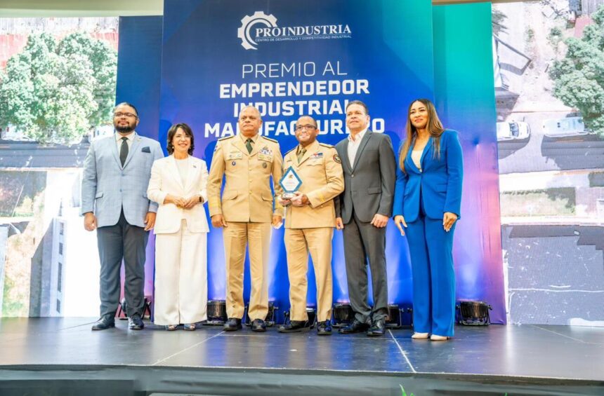 Proindustria premia a Defensa por innovación industrial en RD