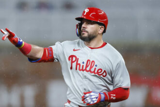 Schwarber conecta su jonrón 25 y lidera triunfo de Phillies