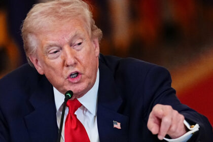 Trump confía en acuerdo con Irán pese a suspensión de diálogo