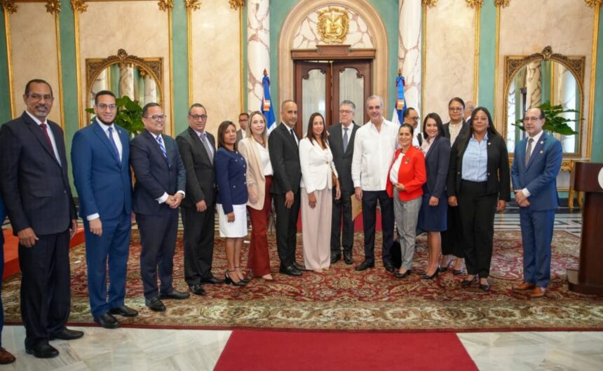Abinader crea Comité de Salud Mental Penitenciaria y abre tres centros