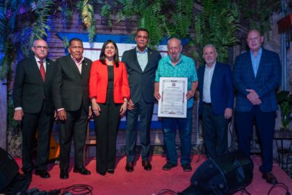 Senado reconoce a Freddy Ginebra por su legado cultural